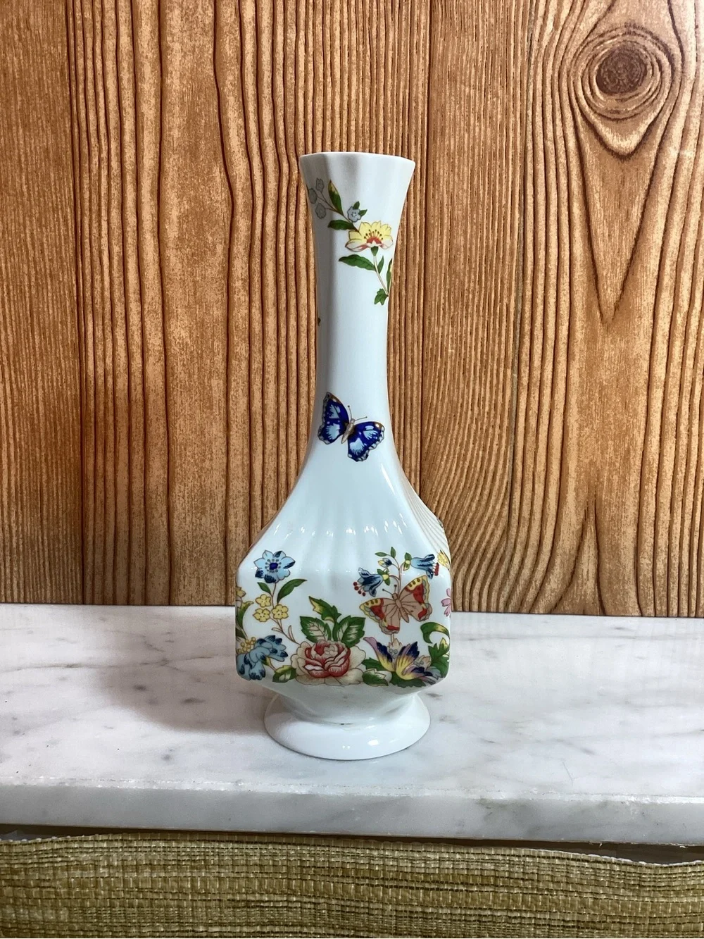 Aynsley Cottage Garden White Floral Bone China Bud Vase 7”